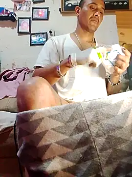 Snapshot of NewBe9D9 chatting on December 14, 2025, 11:15 am NewBe9D9 online show from December 14, 2025, 11:15 am