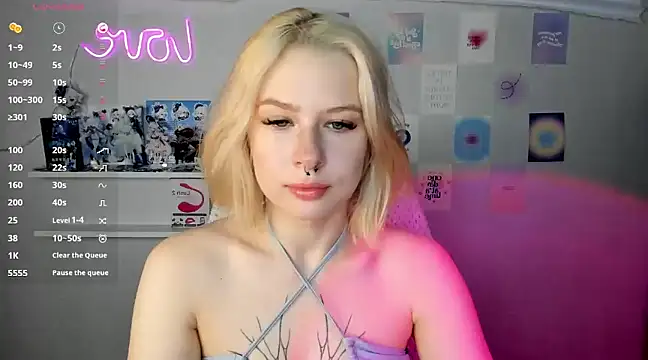 Snapshot of tender_kiitty chatting on January 2, 2025, 12:35 pm tender kiitty online show from January 2, 2025, 12:35 pm