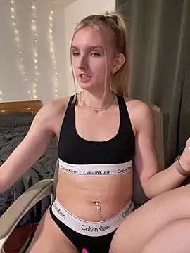 Snapshot of AnnyBelleX chatting on December 19, 2025, 3:52 pm AnnyBelleX online show from December 19, 2025, 3:52 pm