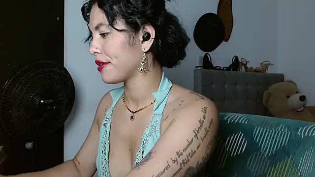 Snapshot of Sexy_Lia_ chatting on April 15, 2026, 2:51 am Sexy Lia online show from April 15, 2026, 2:51 am