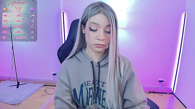 Snapshot of EmmaJhonnsson chatting on January 30, 2025, 8:54 am EmmaJhonnsson online show from January 30, 2025, 8:54 am