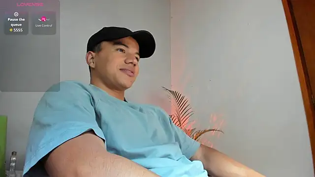 Snapshot of lucas_wellx chatting on January 11, 2026, 4:56 pm lucas wellx online show from January 11, 2026, 4:56 pm