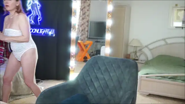 moonlight4u online show from March 10, 2025, 6:05 am