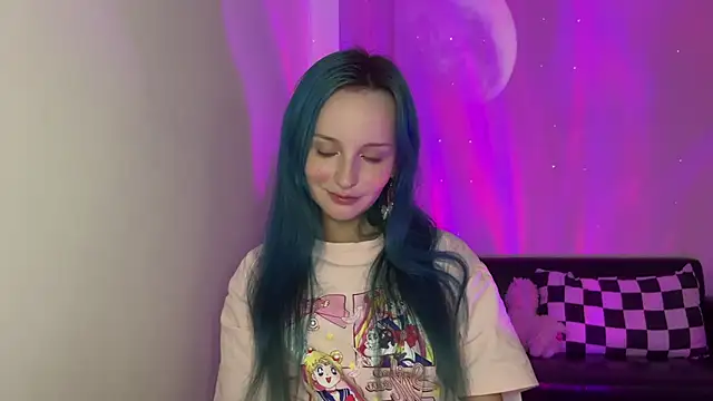 Snapshot of bumble_bee chatting on December 19, 2024, 2:35 pm bumble bee online show from December 19, 2024, 2:35 pm