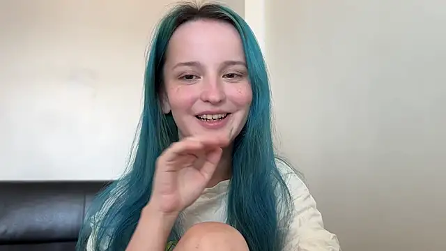 Snapshot of bumble_bee chatting on January 1, 2025, 6:58 am bumble bee online show from January 1, 2025, 6:58 am