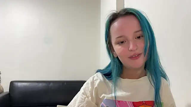 Snapshot of bumble_bee chatting on January 1, 2025, 1:05 pm bumble bee online show from January 1, 2025, 1:05 pm