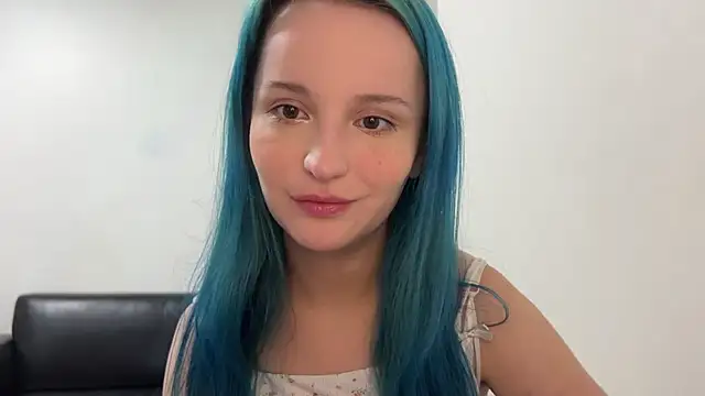 Snapshot of bumble_bee chatting on January 2, 2025, 4:02 pm bumble bee online show from January 2, 2025, 4:02 pm