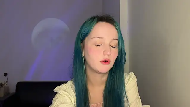 Snapshot of bumble_bee chatting on January 3, 2025, 1:03 pm bumble bee online show from January 3, 2025, 1:03 pm