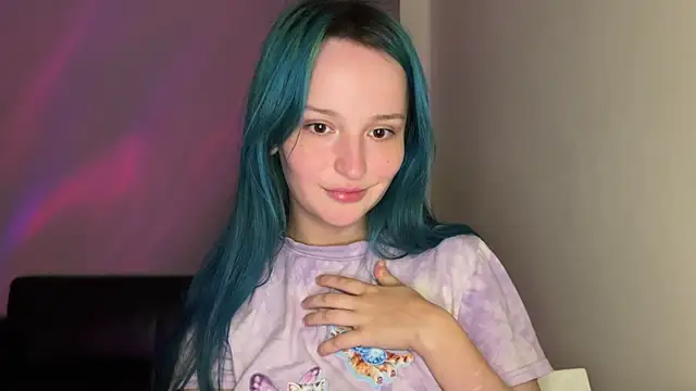 Snapshot of bumble_bee chatting on January 4, 2025, 11:33 am bumble bee online show from January 4, 2025, 11:33 am