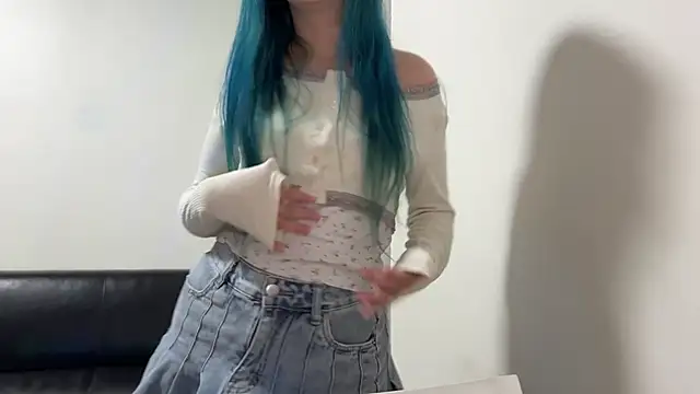 Snapshot of bumble_bee chatting on January 5, 2025, 4:16 pm bumble bee online show from January 5, 2025, 4:16 pm