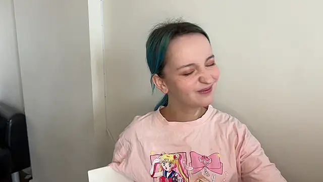 Snapshot of bumble_bee chatting on January 12, 2025, 3:49 am bumble bee online show from January 12, 2025, 3:49 am