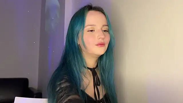 Snapshot of bumble_bee chatting on January 13, 2025, 1:06 pm bumble bee online show from January 13, 2025, 1:06 pm