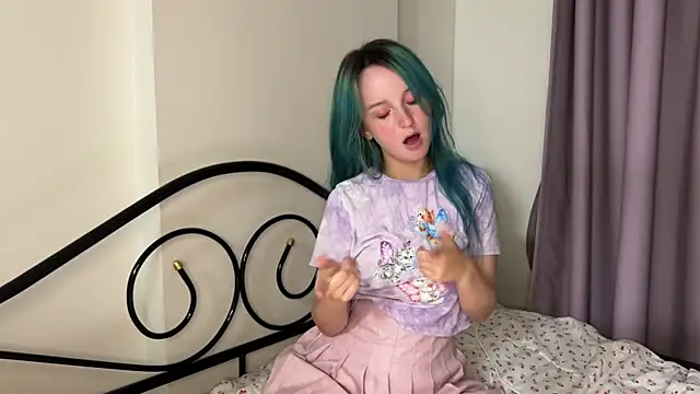 Snapshot of bumble_bee chatting on February 8, 2025, 3:42 pm bumble bee online show from February 8, 2025, 3:42 pm