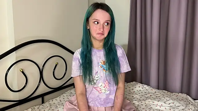 Snapshot of bumble_bee chatting on February 8, 2025, 6:55 pm bumble bee online show from February 8, 2025, 6:55 pm