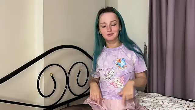 Snapshot of bumble_bee chatting on February 10, 2025, 7:38 pm bumble bee online show from February 10, 2025, 7:38 pm