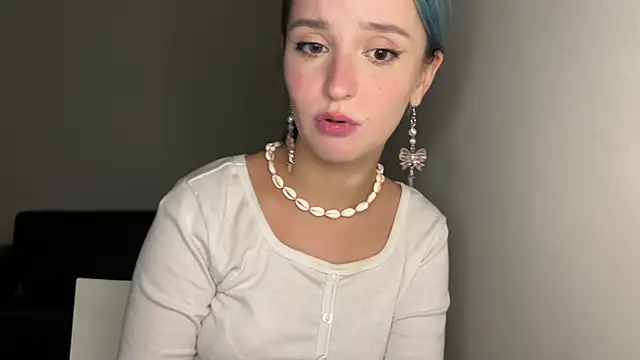 Snapshot of bumble_bee chatting on March 2, 2025, 1:38 pm bumble bee online show from March 2, 2025, 1:38 pm