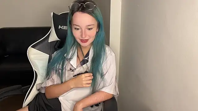 Snapshot of bumble_bee chatting on March 16, 2025, 12:22 pm bumble bee online show from March 16, 2025, 12:22 pm