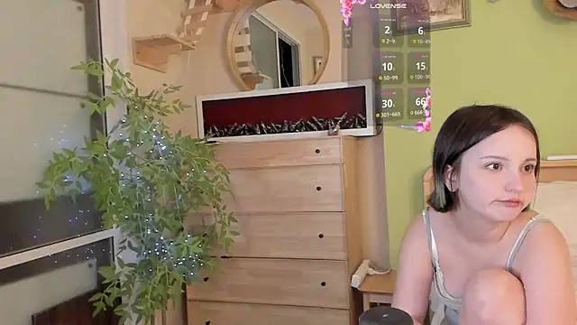 Snapshot of bumble_bee chatting on February 15, 2026, 9:11 pm bumble bee online show from February 15, 2026, 9:11 pm