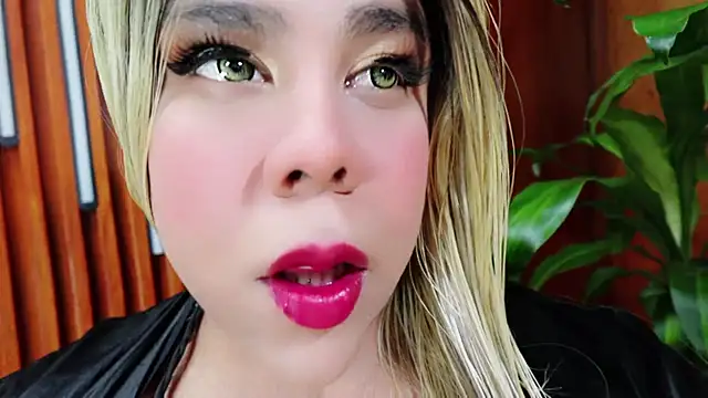cristall hott online show from July 15, 2026, 3:45 am