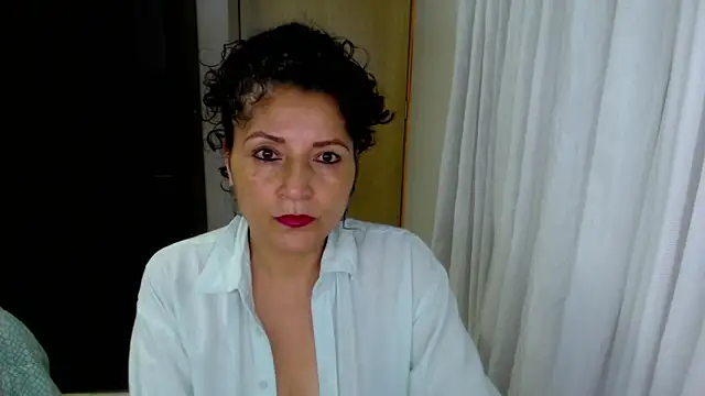 arianna ros3 online show from May 13, 2026, 2:31 am