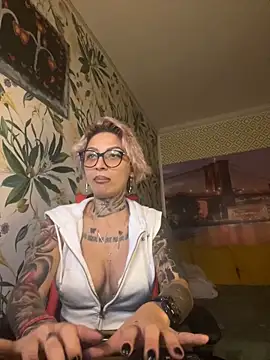 Snapshot of Lucky_Deniz chatting on December 19, 2025, 9:11 pm Lucky Deniz online show from December 19, 2025, 9:11 pm