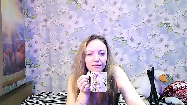 KattyLuuu online show from October 24, 2025, 9:11 pm