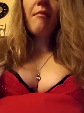 Snapshot of KattyLuuu chatting on February 12, 2026, 9:54 pm KattyLuuu online show from February 12, 2026, 9:54 pm