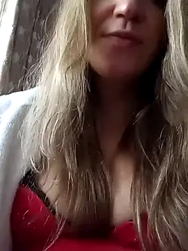 Snapshot of KattyLuuu chatting on February 15, 2026, 12:58 pm KattyLuuu online show from February 15, 2026, 12:58 pm