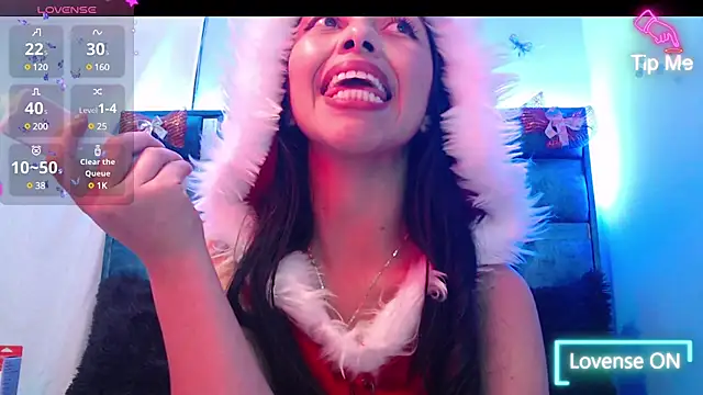 Snapshot of Roxan_Fox- chatting on December 31, 2024, 10:37 am Roxan Fox- online show from December 31, 2024, 10:37 am