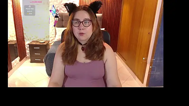 Snapshot of chloe_prg chatting on September 9, 2025, 5:07 am chloe prg online show from September 9, 2025, 5:07 am