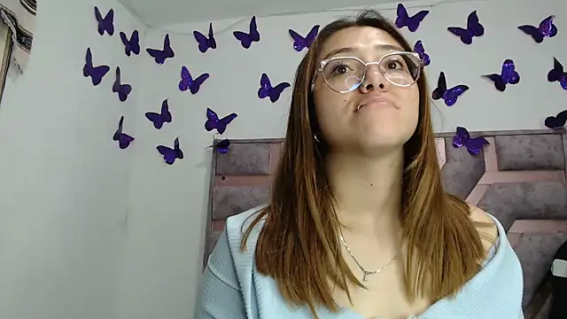 Snapshot of Anny_Fox- chatting on December 5, 2025, 3:48 am Anny Fox- online show from December 5, 2025, 3:48 am