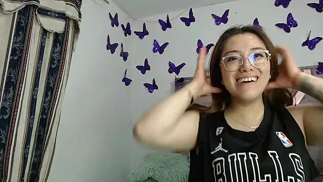 Snapshot of Anny_Fox- chatting on December 18, 2025, 4:29 am Anny Fox- online show from December 18, 2025, 4:29 am