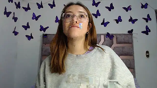 Snapshot of Anny_Fox- chatting on December 19, 2025, 3:57 am Anny Fox- online show from December 19, 2025, 3:57 am