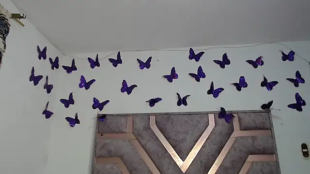 Snapshot of Anny_Fox- chatting on December 23, 2025, 4:10 am Anny Fox- online show from December 23, 2025, 4:10 am