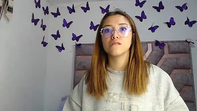 Snapshot of Anny_Fox- chatting on January 15, 2026, 3:22 am Anny Fox- online show from January 15, 2026, 3:22 am