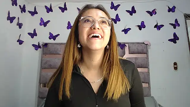 Snapshot of Anny_Fox- chatting on February 7, 2026, 4:05 am Anny Fox- online show from February 7, 2026, 4:05 am