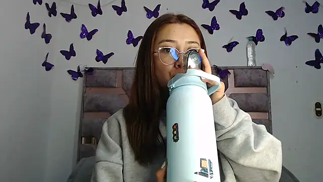 Snapshot of Anny_Fox- chatting on February 17, 2026, 2:30 am Anny Fox- online show from February 17, 2026, 2:30 am