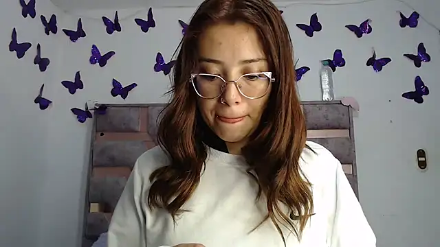 Snapshot of Anny_Fox- chatting on February 19, 2026, 3:35 am Anny Fox- online show from February 19, 2026, 3:35 am