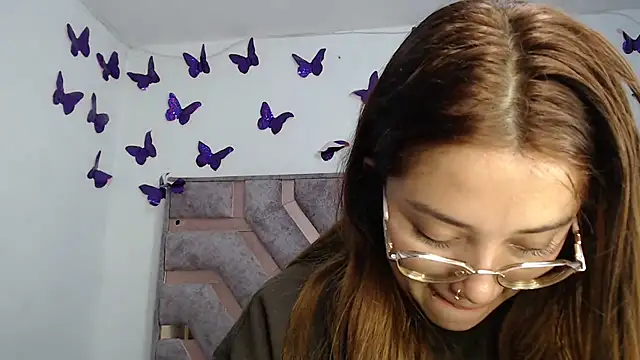 Snapshot of Anny_Fox- chatting on March 7, 2026, 3:58 am Anny Fox- online show from March 7, 2026, 3:58 am