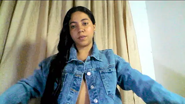 Snapshot of Katherin_Carter_ chatting on January 14, 2025, 12:11 am Katherin Carter online show from January 14, 2025, 12:11 am