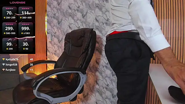 Hideintheoffice online show from October 13, 2025, 11:43 am