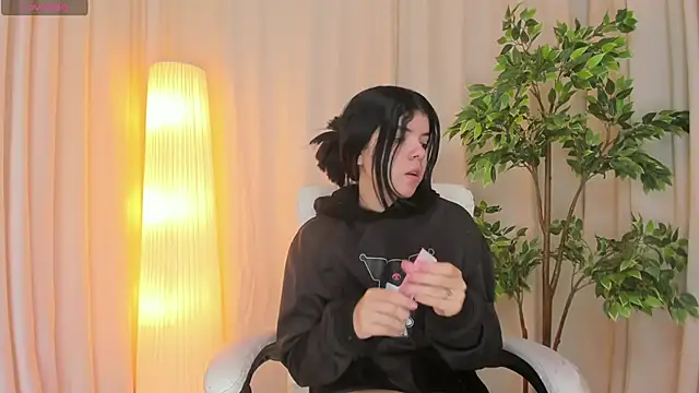 Maddy bennet online show from March 6, 2025, 4:08 am