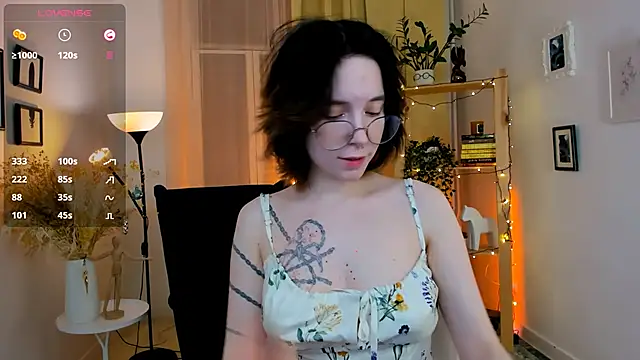 Snapshot of lilithlunna chatting on January 11, 2025, 4:27 am lilithlunna online show from January 11, 2025, 4:27 am