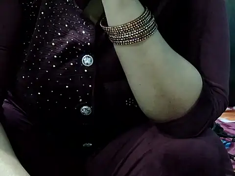 Housewife12 online show from December 15, 2025, 9:02 am