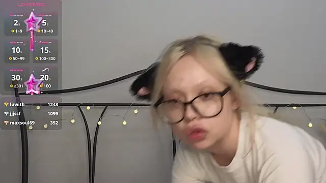 Snapshot of ellieblondy chatting on December 23, 2024, 6:55 am ellieblondy online show from December 23, 2024, 6:55 am