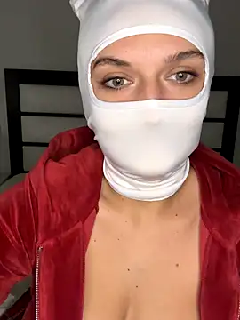 Nikki Hoee online show from October 31, 2025, 10:55 pm