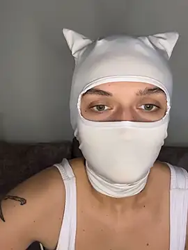 Nikki Hoee online show from November 16, 2025, 6:35 pm