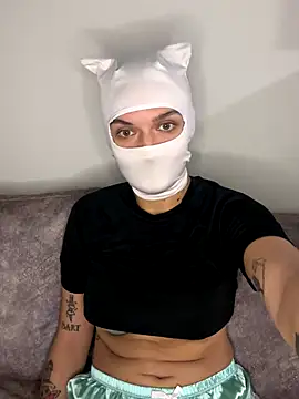 Nikki Hoee online show from November 19, 2025, 10:21 pm