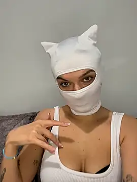 Nikki Hoee online show from November 30, 2025, 12:53 pm