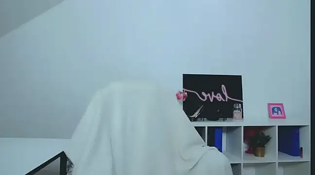 Lia Benini online show from January 19, 2025, 1:12 pm